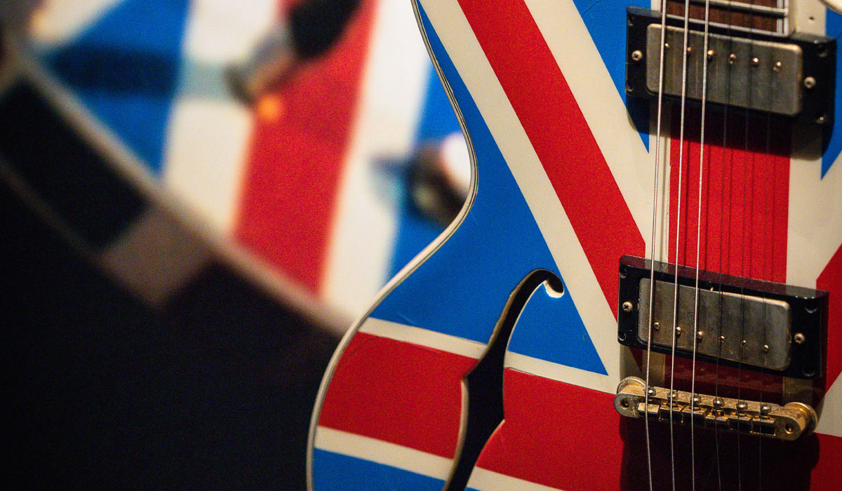 oasis Noel Gallagher union Jack guitar in BME