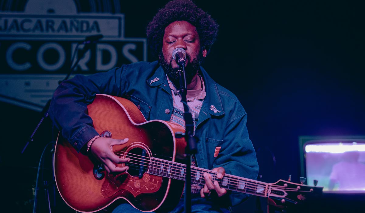 Michael Kiwanuka on stage